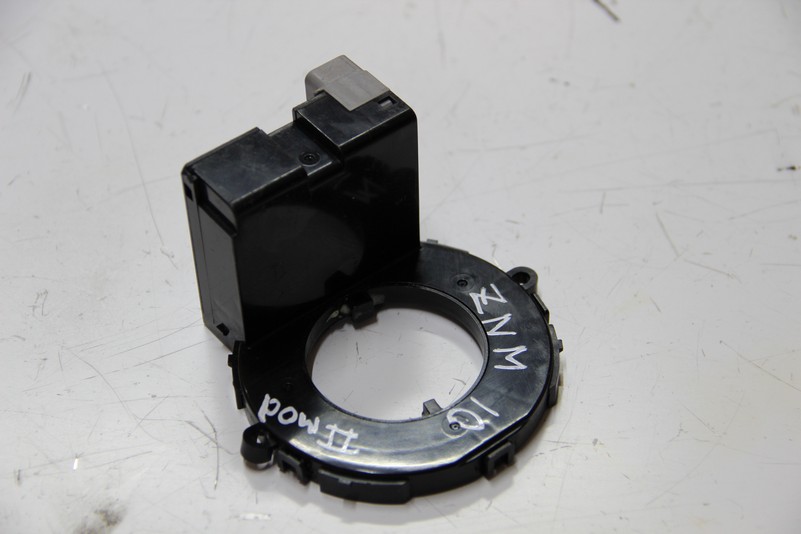 Датчик положения руля Toyota Isis