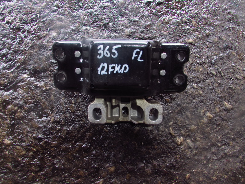 Подушка двигателя Volkswagen Passat