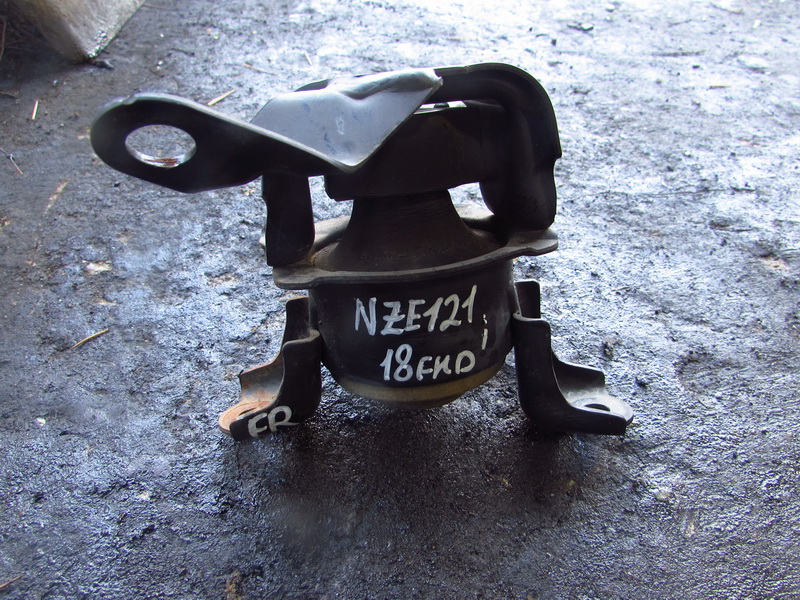 Подушка двигателя Toyota Corolla Spacio