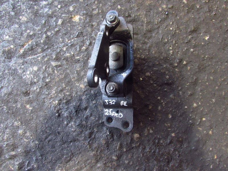 Подушка двигателя Nissan Teana J32