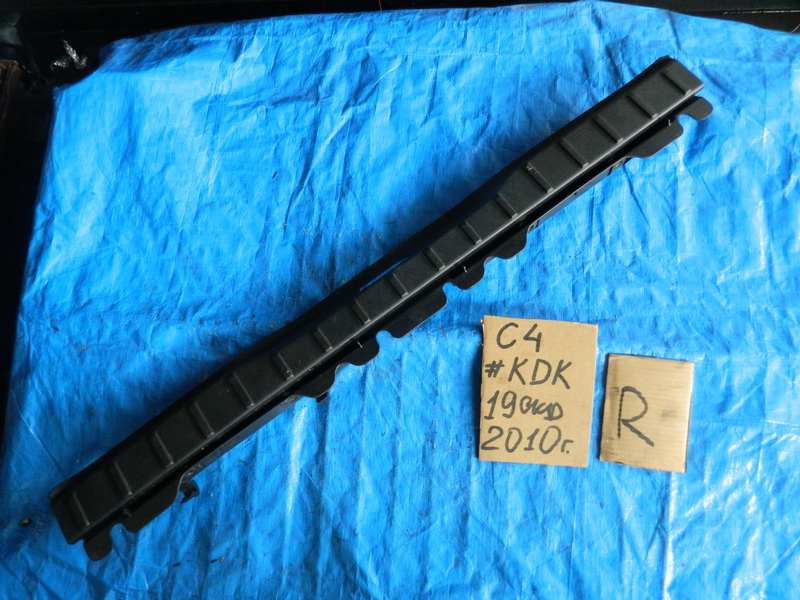 Накладка замка багажника Citroen C4 Picasso UD