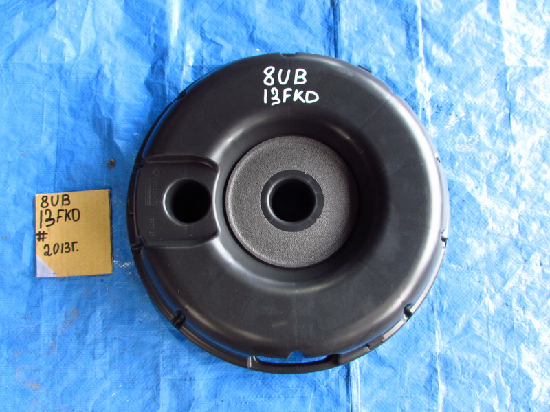 Сабвуфер Audi Q3 8UB