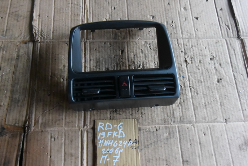 Рамка магнитофона Honda CR-V RD6