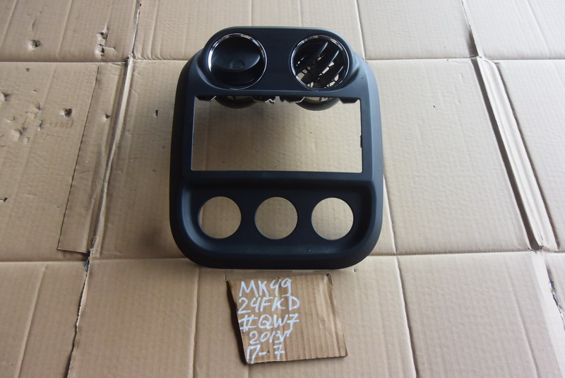 Рамка магнитофона Jeep Compass MK49