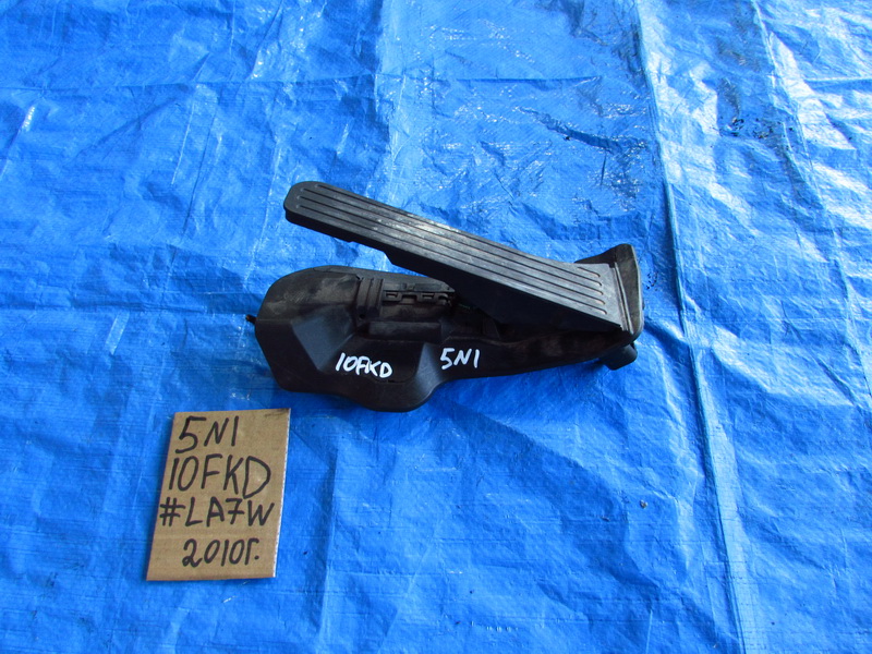 Педаль газа Volkswagen Tiguan 5N1