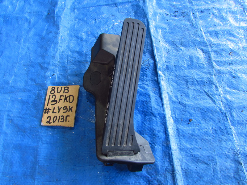Педаль газа Audi Q3