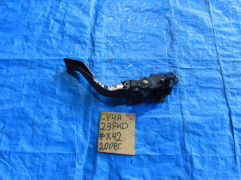 Педаль газа Mitsubishi Lancer CY4A