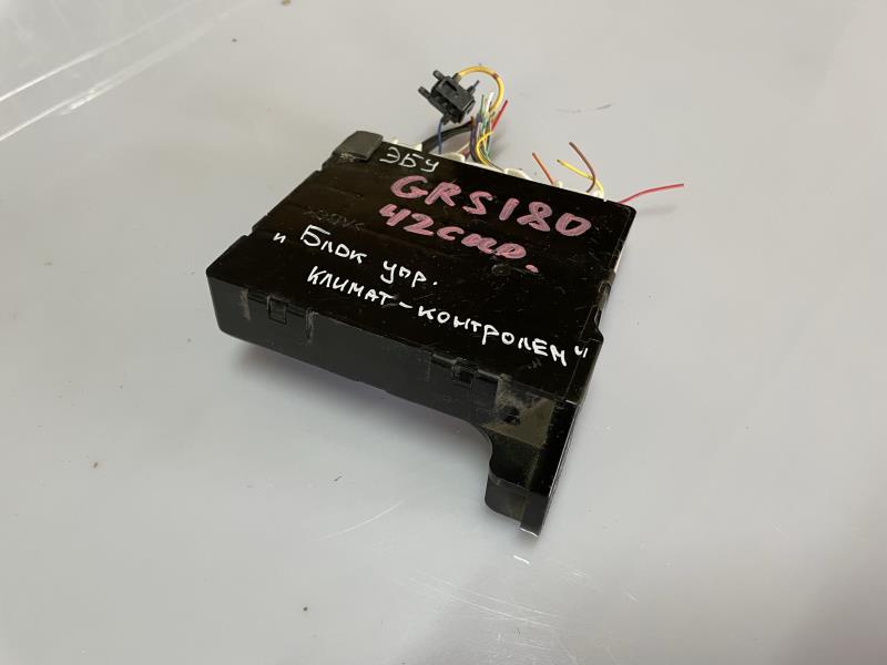 Блок управления подрулевых переключателей Toyota Crown GRS180