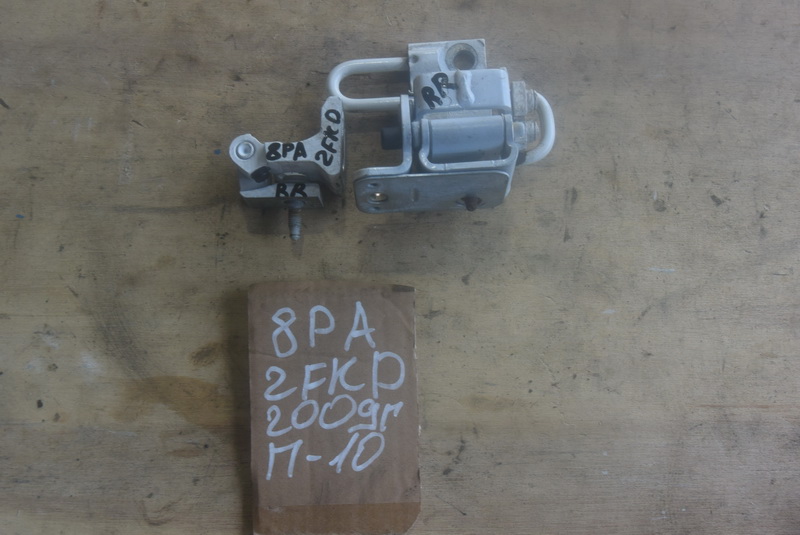 Петля двери Audi A3 8PA