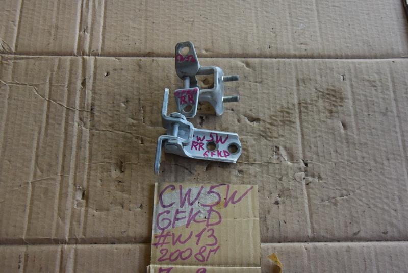 Петля двери Mitsubishi Outlander CW5W