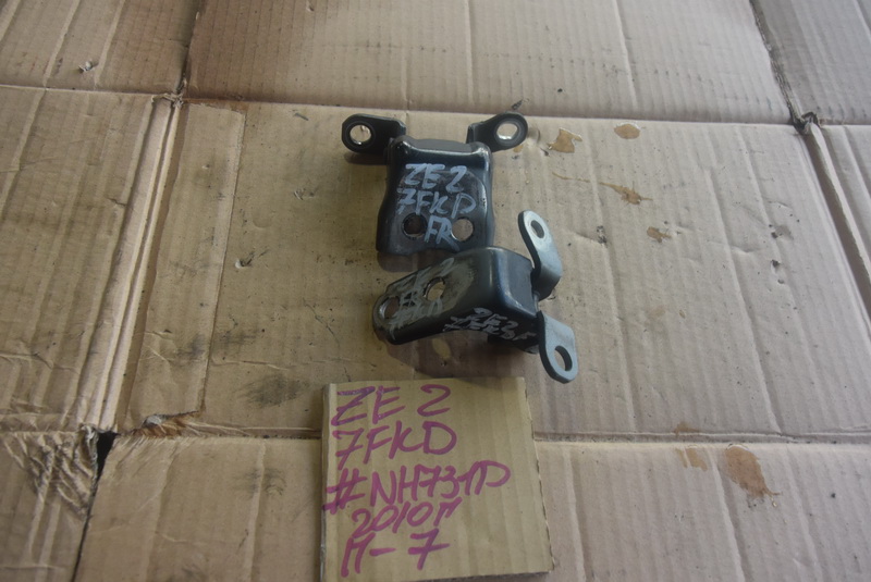 Петля двери Honda Insight ZE2