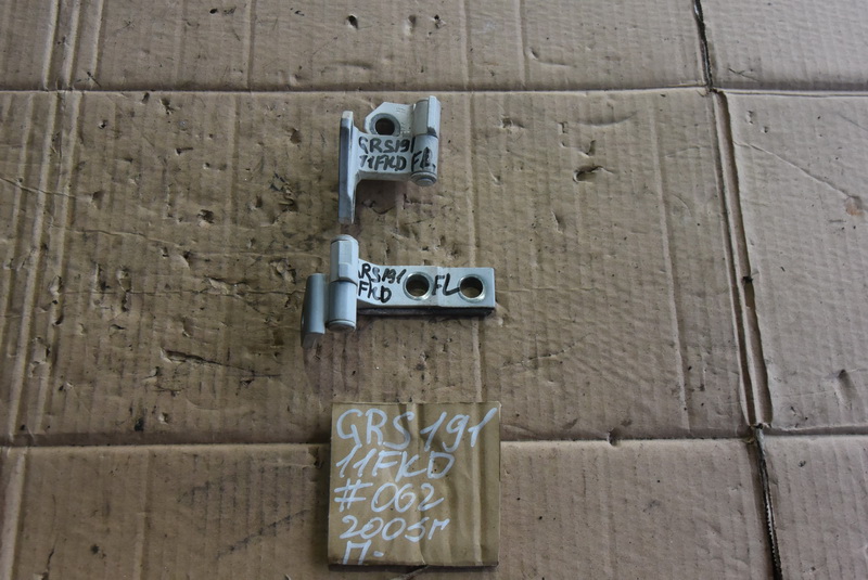 Петля двери Lexus Gs350