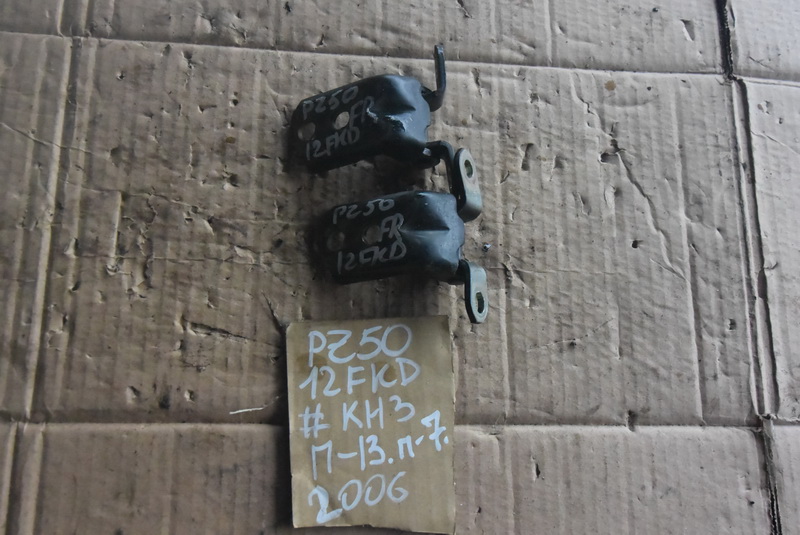 Петля двери Nissan Murano