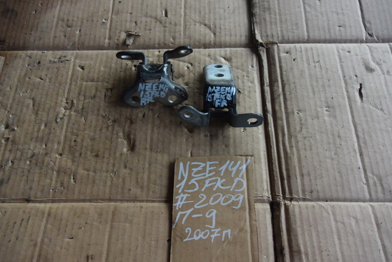 Петля двери Toyota Corolla Fielder NZE141
