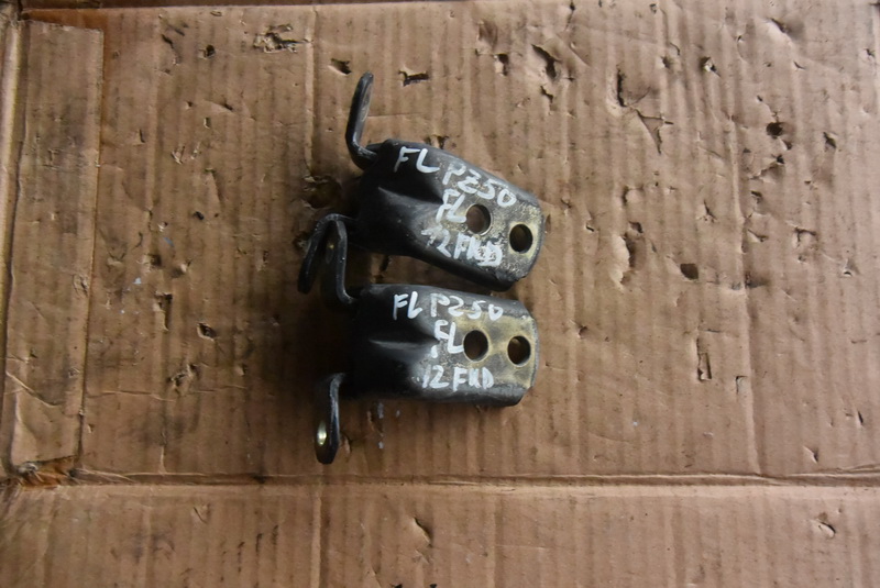 Петля двери Nissan Murano