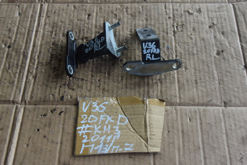 Петля двери Nissan Skyline