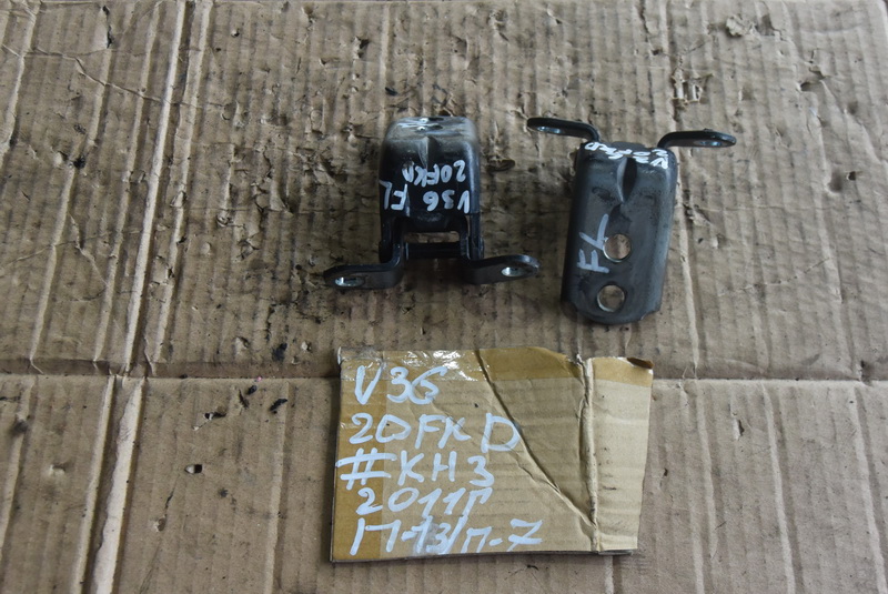 Петля двери Nissan Skyline