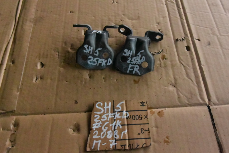 Петля двери Subaru Forester