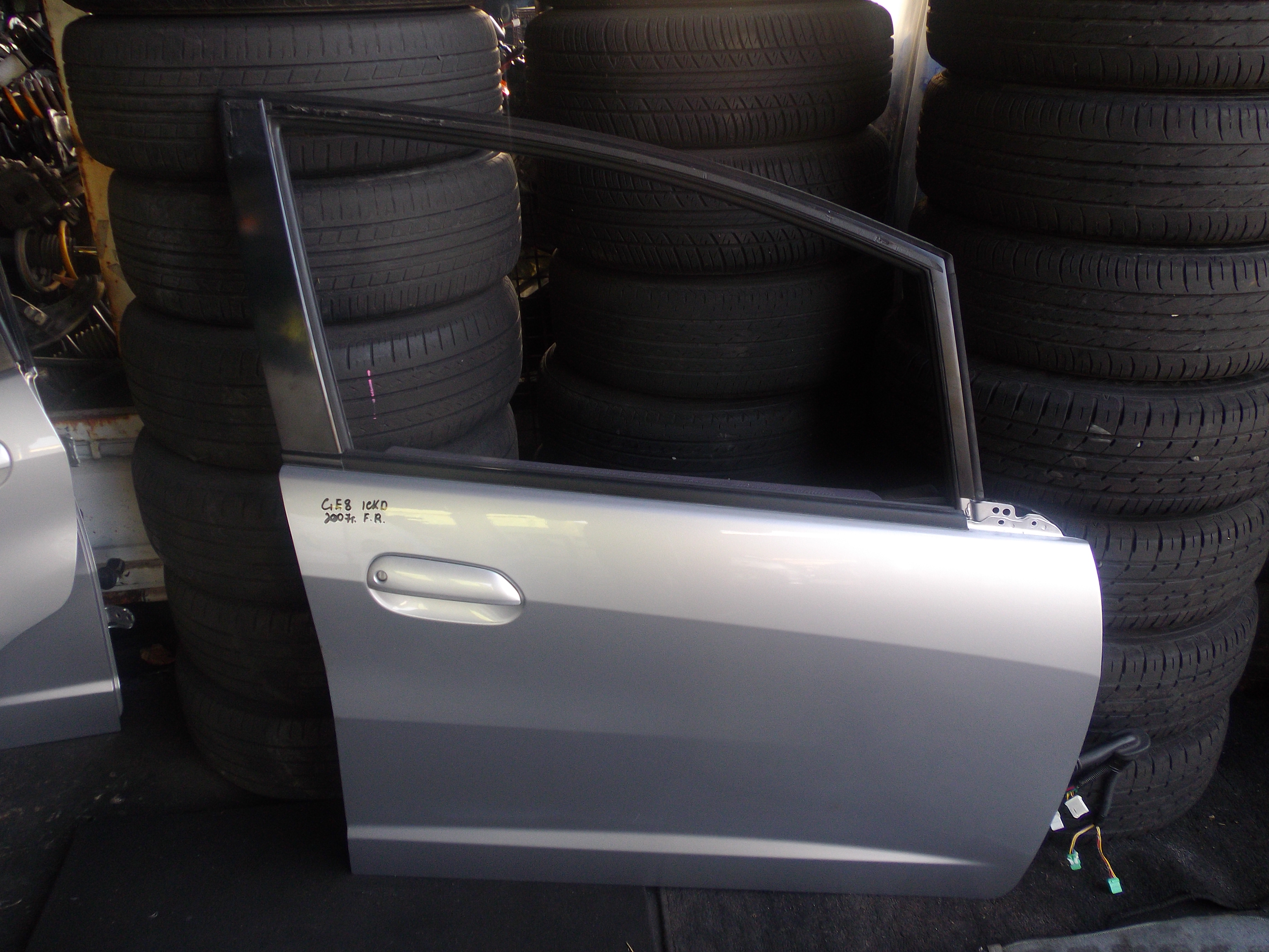 Дверь Honda Fit