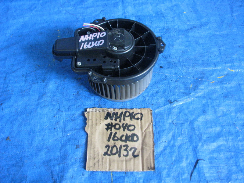 Моторчик печки Toyota Aqua NHP10