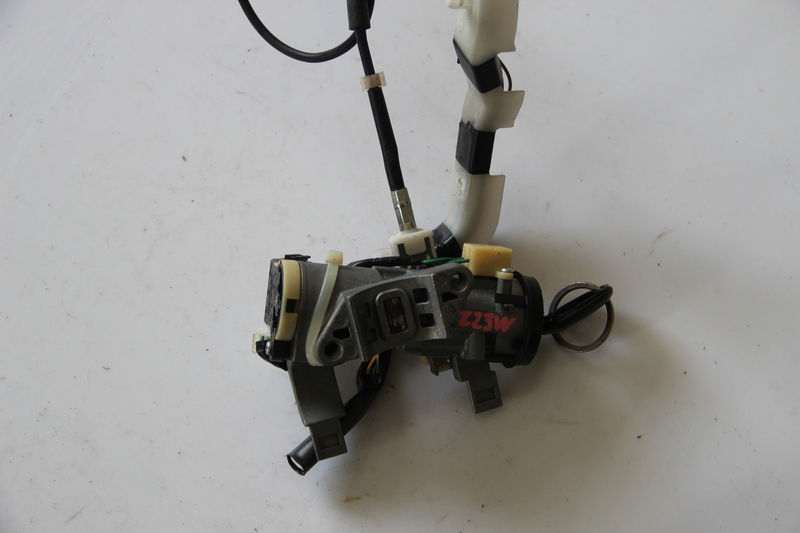 Замок зажигания Mitsubishi Colt Plus