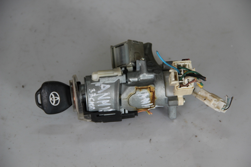 Замок зажигания Toyota Isis