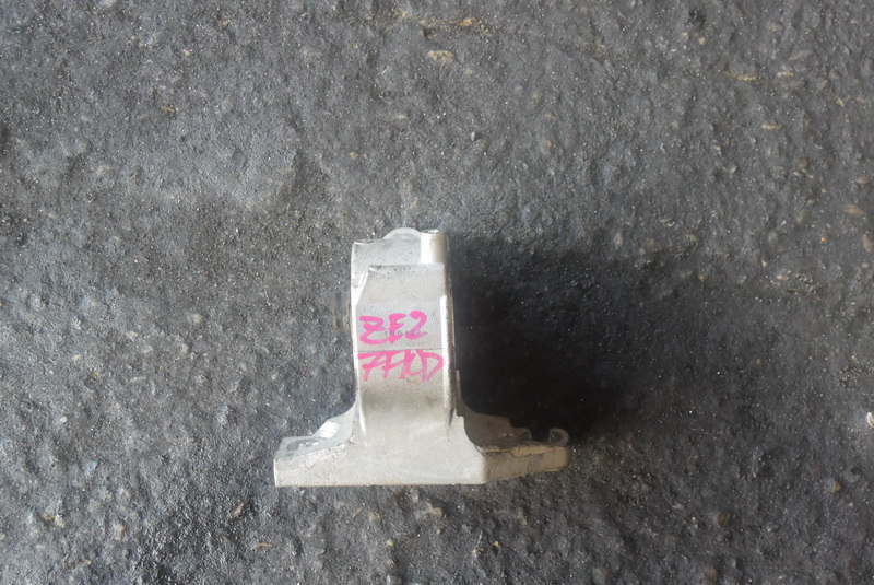 Подушка двигателя Honda Insight ZE2