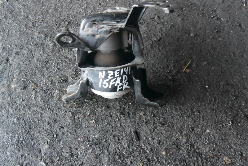 Подушка двигателя Toyota Corolla Fielder