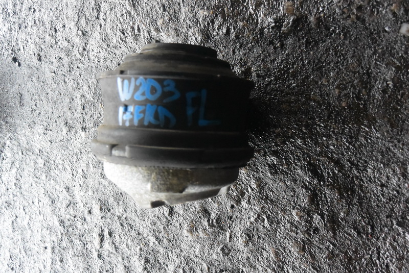 Подушка двигателя Mercedes-benz C-class