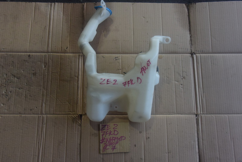 Бачок стеклоомывателя Honda Insight