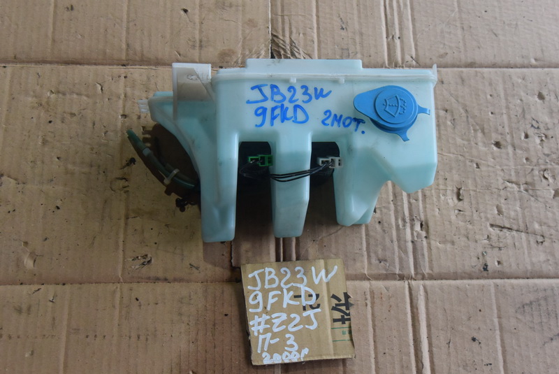 Бачок стеклоомывателя Suzuki Jimny JB23W