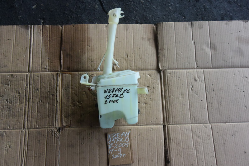 Бачок стеклоомывателя Toyota Corolla Fielder NZE141