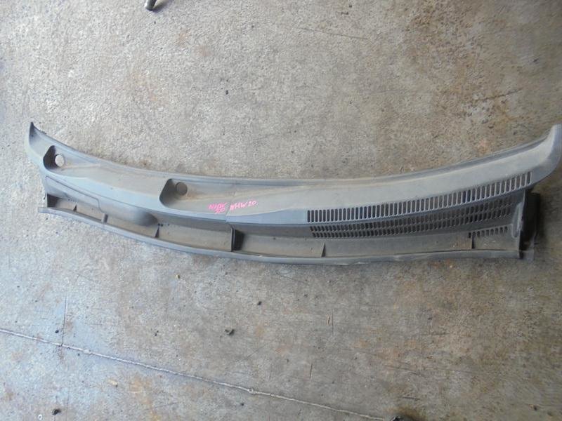 Решетка под лобовое стекло Toyota Prius