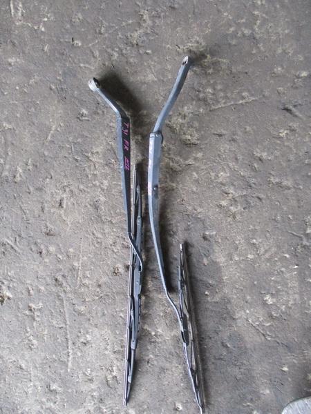 Поводок дворника Nissan X-Trail T31