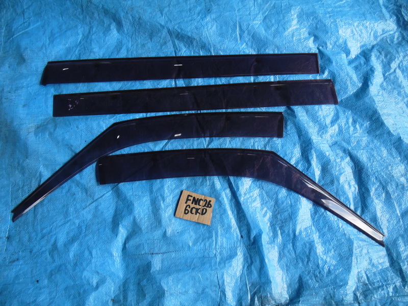 Ветровики Nissan Serena