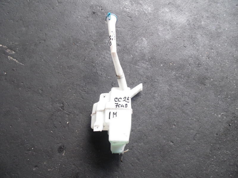 Бачок стеклоомывателя Nissan Serena CC25