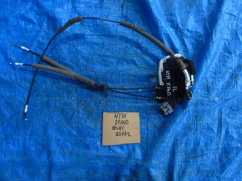 Замок двери Nissan X-Trail NT31