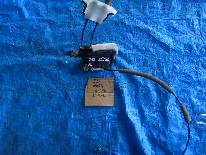 Замок двери Nissan Teana J32