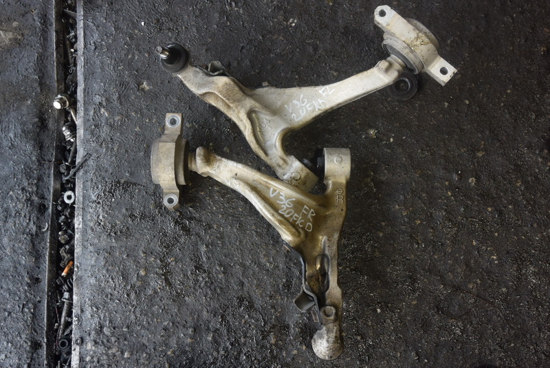 Рычаг Nissan Skyline V36