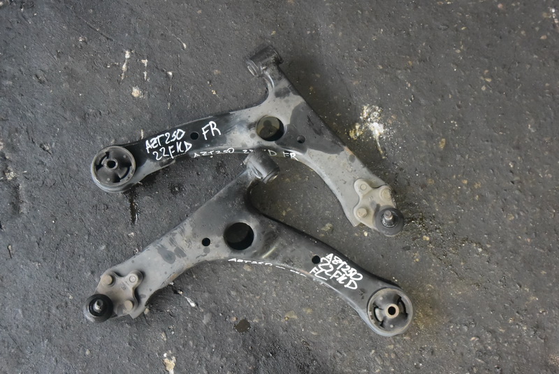 Рычаг Toyota Avensis