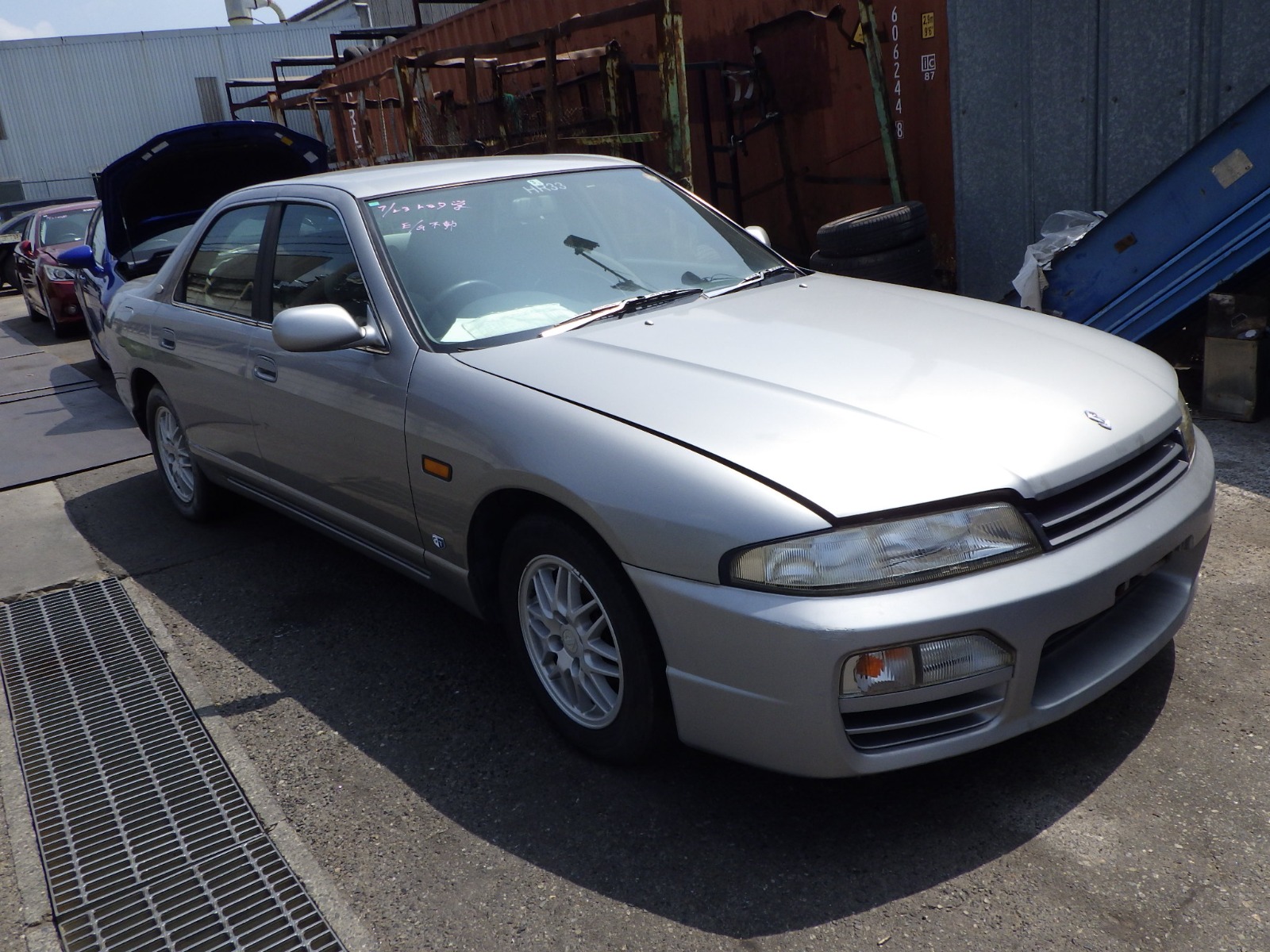 Nissan Skyline HR33