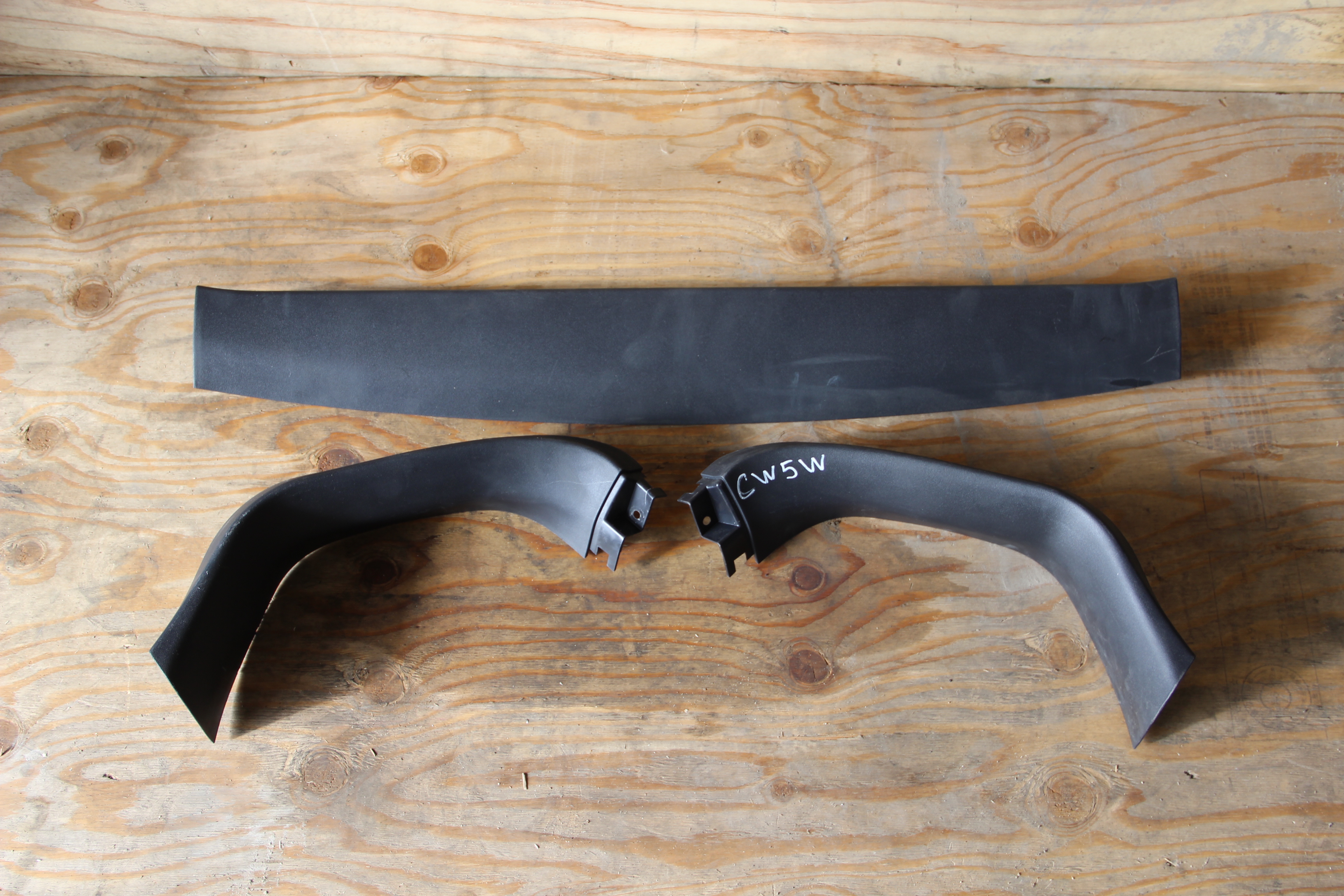 Обшивка двери багажника Mitsubishi Outlander CW5W