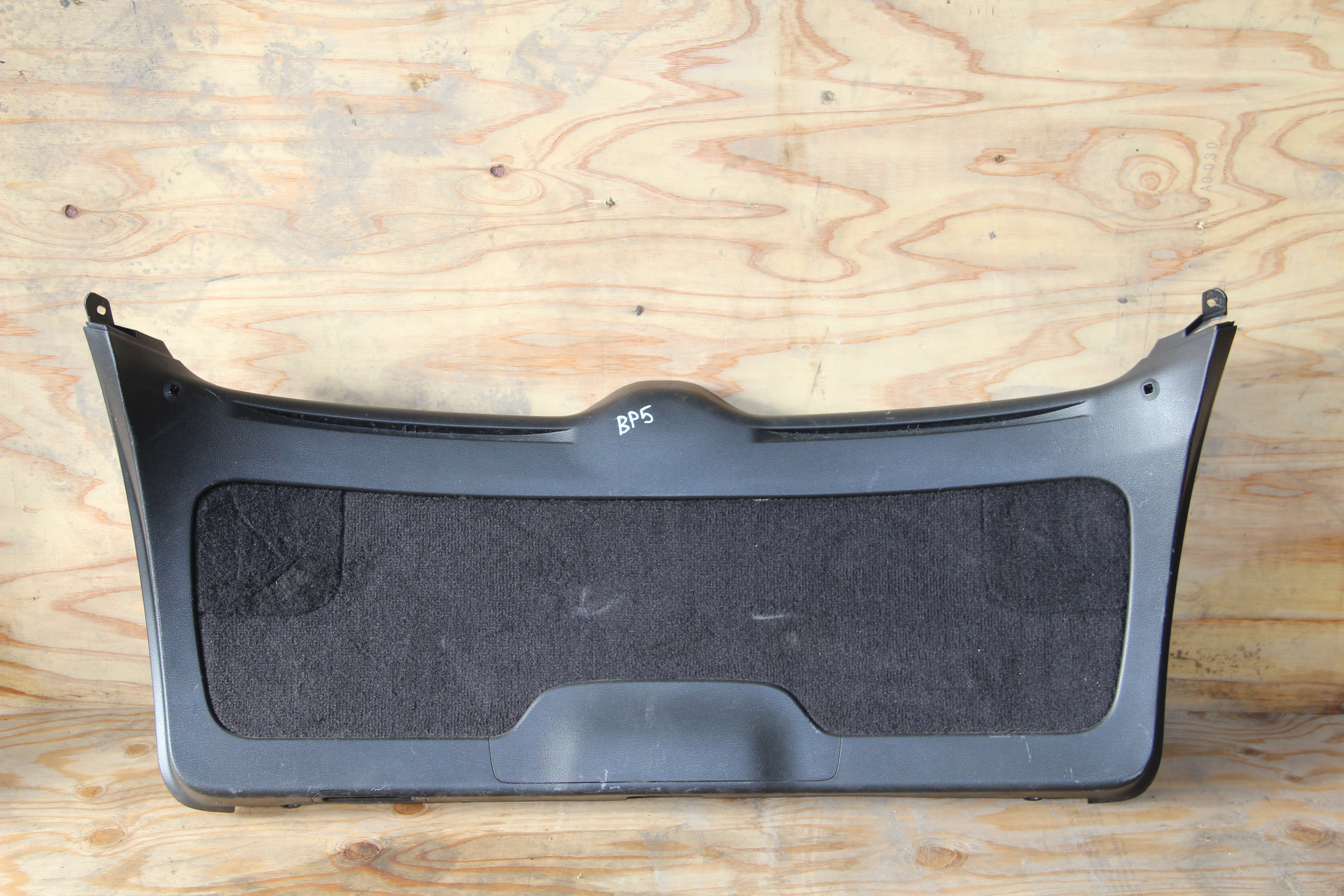 Обшивка двери багажника Subaru Legacy BP5