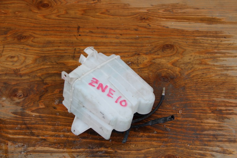 Бачок стеклоомывателя Toyota Wish ZNE10