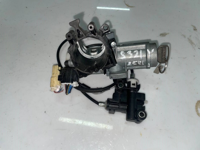 Замок зажигания Daihatsu Hijet S321V