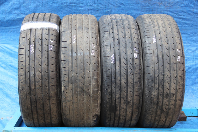 225/60R18 Yokohama BluEarth RV-02 2018 4 шт./компл Летние Легковая