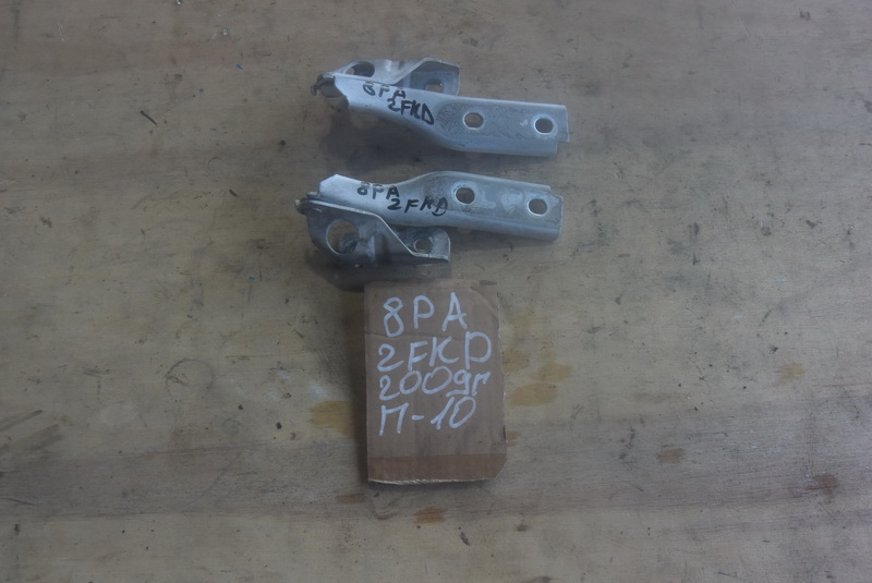 Петля капота Audi A3 8PA