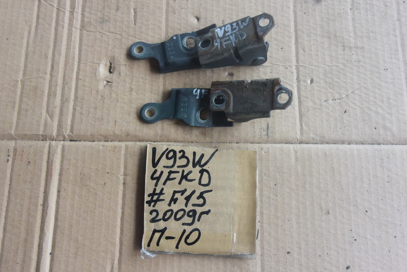 Петля капота Mitsubishi Pajero V93W