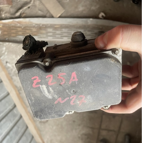 Блок АБС Mitsubishi Colt Z25A