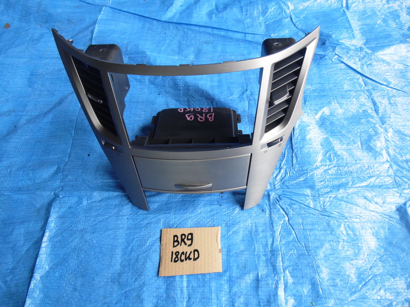 Консоль центральная Subaru Legacy BR9